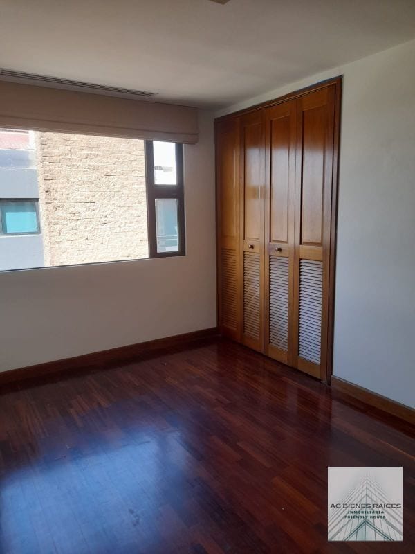 Elegante apartamento zona 14 — Apartamento en Alquiler en Almeira, Zona 14, Guatemala, Ciudad — foto 11 de 16