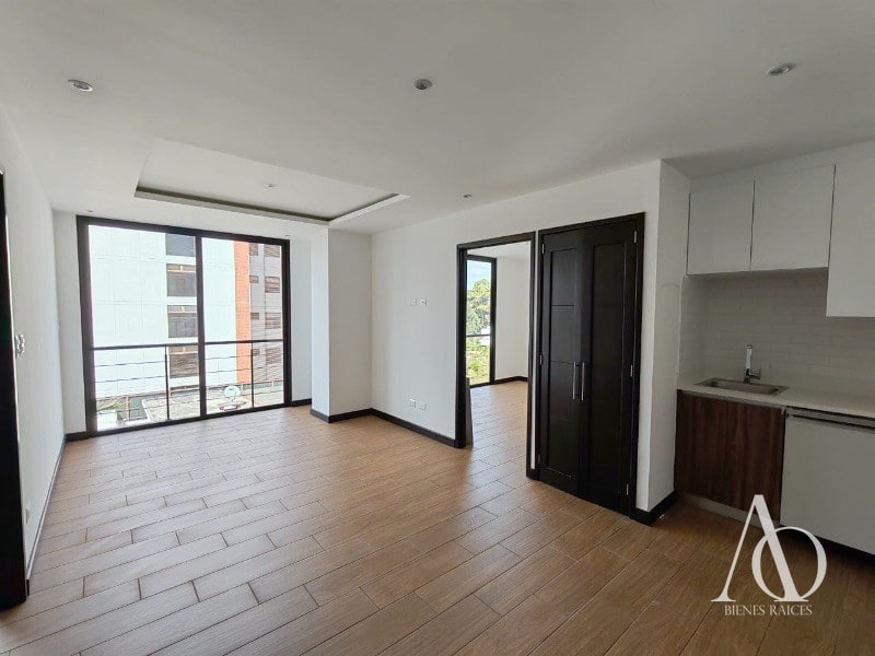 Apartamento en Alquiler Edificio Torre Praga, zona 15 VHI N6 - 8