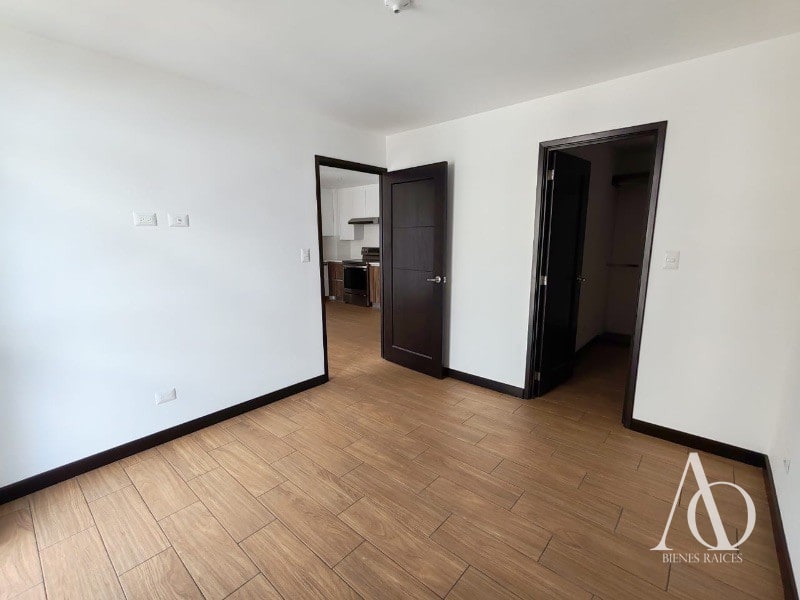 Apartamento en Alquiler Edificio Torre Praga, zona 15 VHI N6 - 7