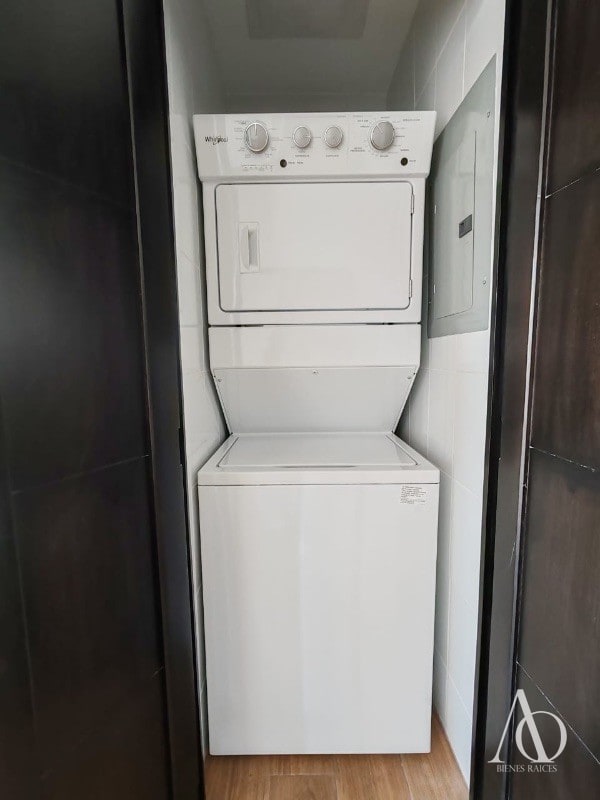 Apartamento en Alquiler Edificio Torre Praga, zona 15 VHI N6 - 2