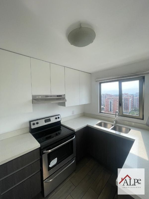 PENTHOUSE CON TERRAZA ZONA 10 — Apartamento en Alquiler en Verona, Zona 10, Guatemala, Ciudad — foto 5 de 15