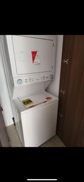 APARTAMENTO EN ALQUILER EDIFICIO MIRA ZONA 10 — Apartamento en Alquiler en Mira, Zona 10, Guatemala, Ciudad — miniatura 8 de 17