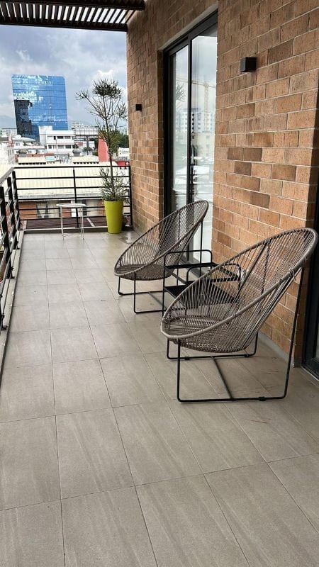 APARTAMENTO EN ALQUILER EDIFICIO MIRA ZONA 10 — Apartamento en Alquiler en Mira, Zona 10, Guatemala, Ciudad — foto 10 de 17