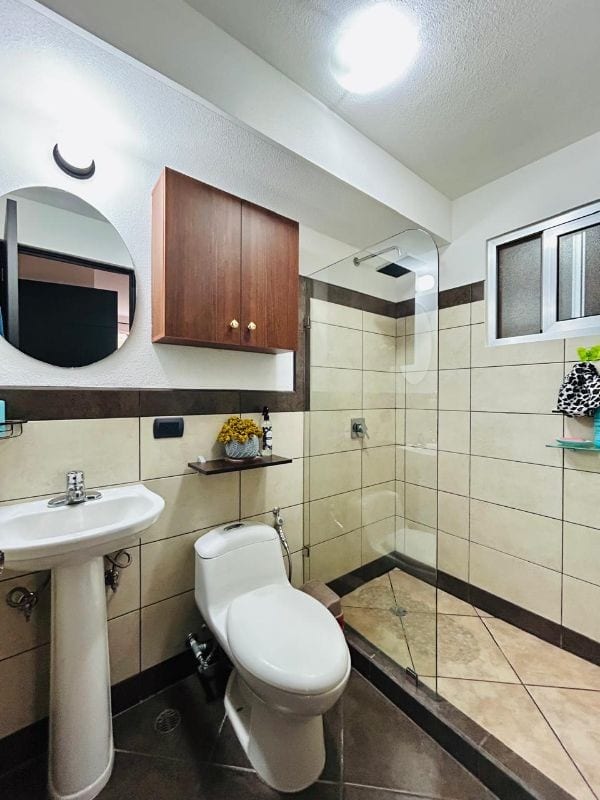 Apartamento en venta en zona 16 con cocina renovada — Apartamento en Venta en Bosques de Euskadi, Zona 16, Guatemala, Ciudad — foto 5 de 15
