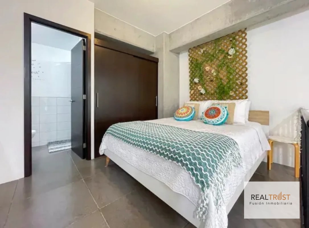 APARTAMENTO TIPO LOFT CON JARDÍN AMUEBLADO EN VENTA ZONA 10 - 11