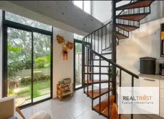APARTAMENTO TIPO LOFT CON JARDÍN AMUEBLADO EN VENTA ZONA 10 — Apartamento en Venta en Zona 10, Guatemala, Ciudad — miniatura 1 de 11