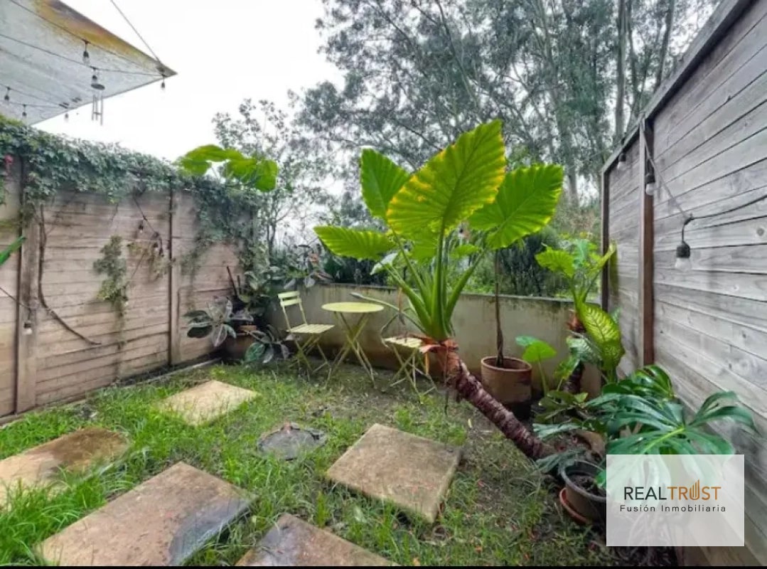 APARTAMENTO TIPO LOFT CON JARDÍN AMUEBLADO EN VENTA ZONA 10 - 9
