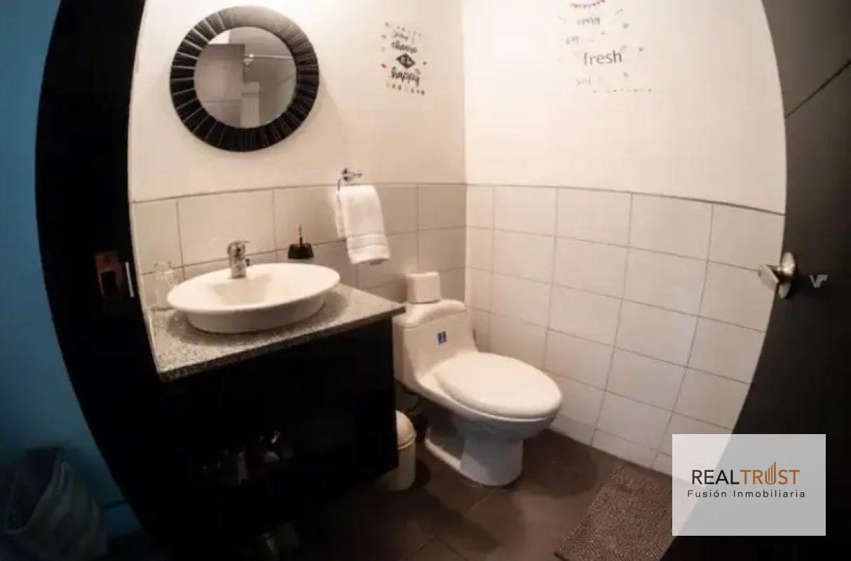 APARTAMENTO TIPO LOFT CON JARDÍN AMUEBLADO EN VENTA ZONA 10 - 6