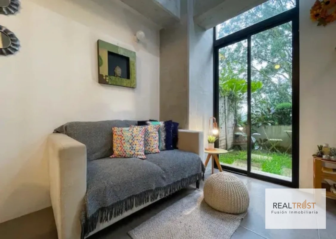 APARTAMENTO TIPO LOFT CON JARDÍN AMUEBLADO EN VENTA ZONA 10 - 4