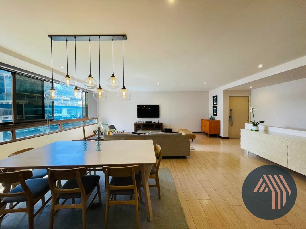 VENTA DE AMPLIO APARTAMENTO DE 2 NIVELES - VEINTI4, ZONA 10 - 13