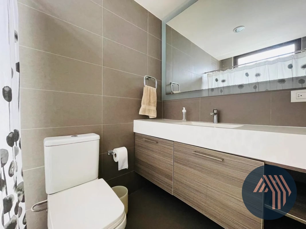 VENTA DE AMPLIO APARTAMENTO DE 2 NIVELES - VEINTI4, ZONA 10 - 4