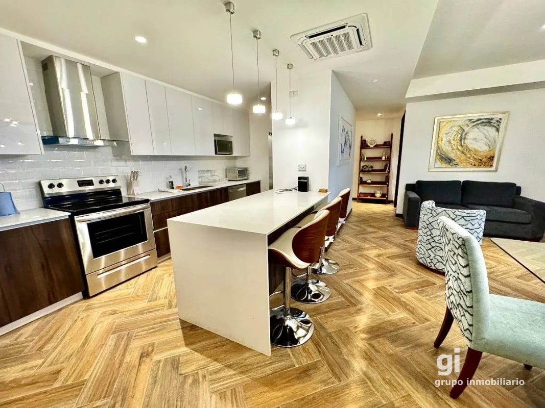 Apartamento amueblado 3 dormitorios y cuarto de servicios, zona 10 - 13