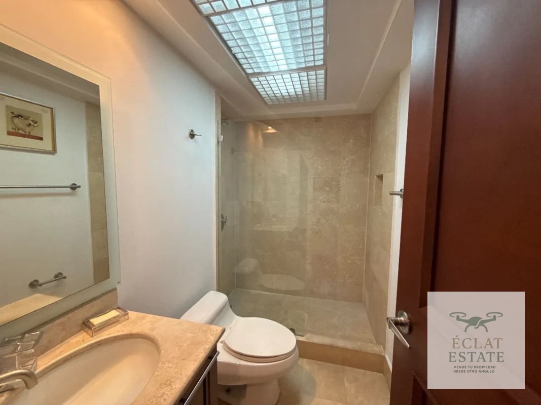 Apartamento en Tiffany Zona 10 en Venta | 2 Habitaciones Amueblado - 10
