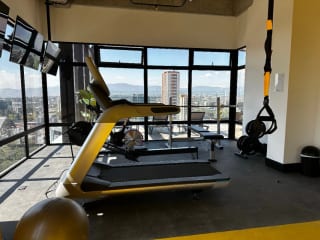 BONADIEZ, Z10. Apartamento amueblado y equipado en renta — Apartamento en Alquiler en Bonadiez, Zona 10, Guatemala, Ciudad — miniatura 3 de 13
