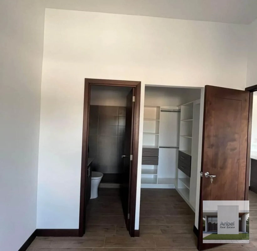 CASALINI DIAGONAL Apartamento 2 Dormitorios cada uno con baño, balcón y walk in closet, Zona 10 - 5