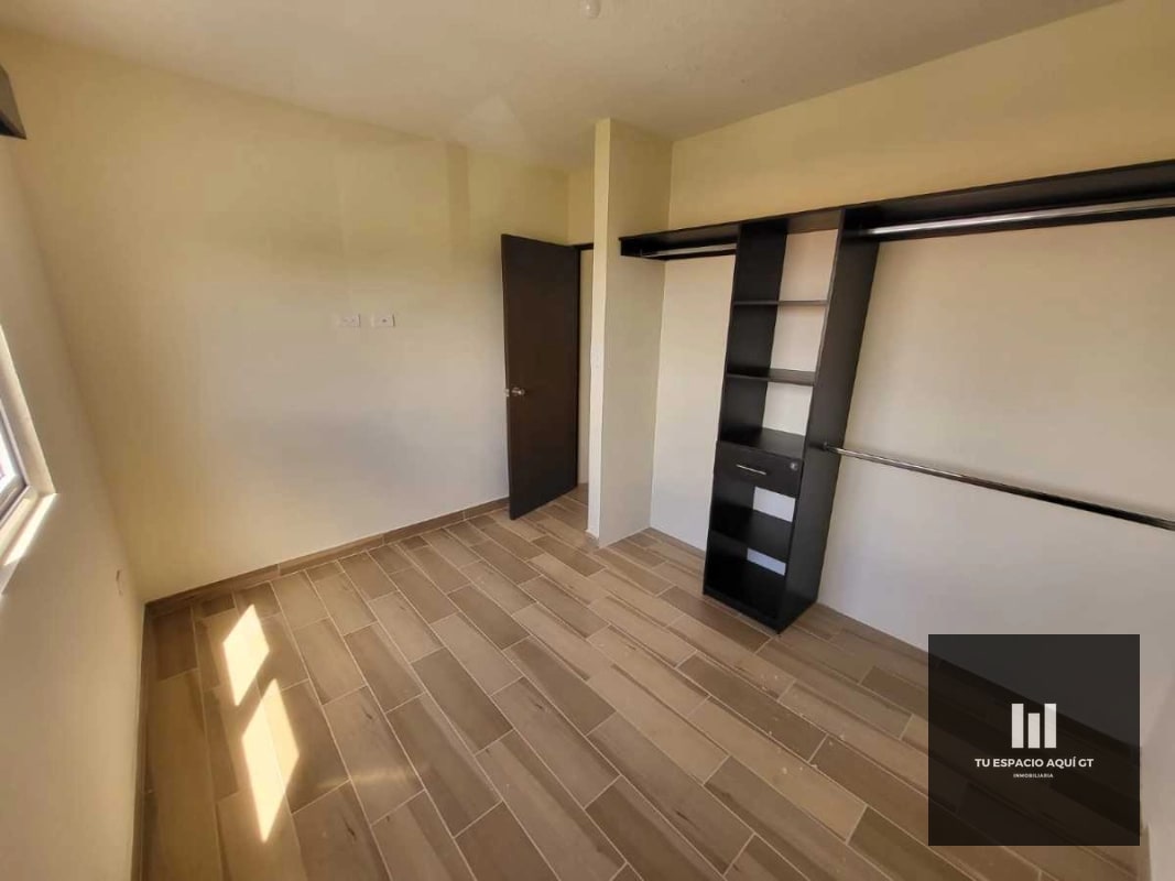 Hermoso Edificio en Venta Hacienda Real Zona 16 con 2 apartamentos - 10