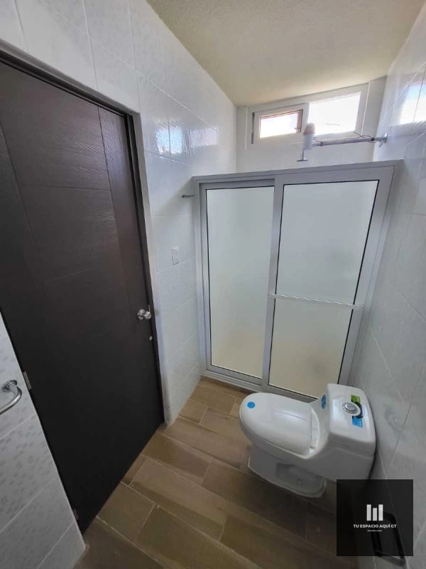 Hermoso Edificio en Venta Hacienda Real Zona 16 con 2 apartamentos - 2