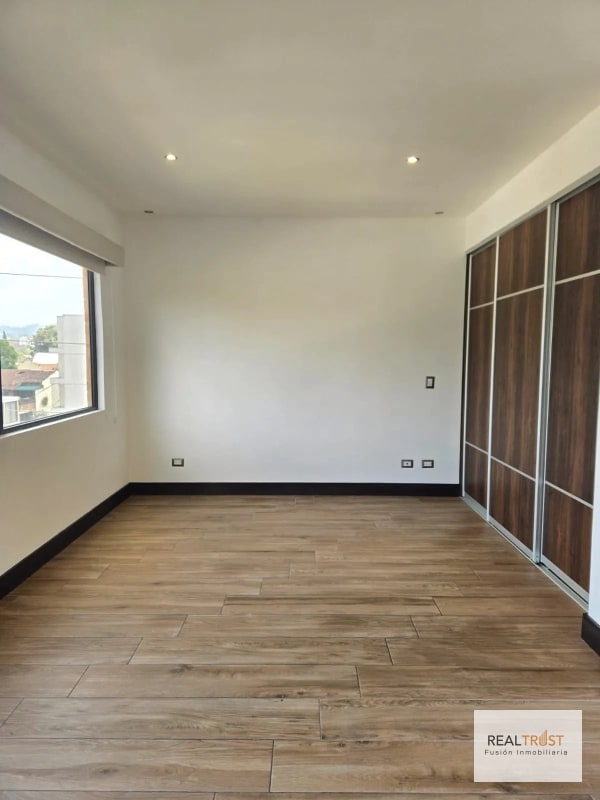 VENTA MODERNO APARTAMENTO ZONA 10 - 8