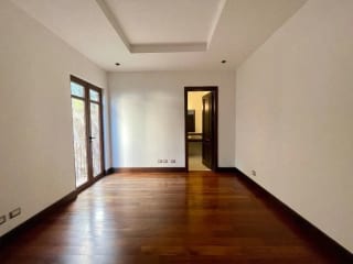 APARTAMENTO AMPLIO  RENTA MUXBAL CONDOMINIO ALBEREDA DE LA ESPAÑOLA 300 MTS2~3 DORMITORIOS, SALA FAMILIAR ~ DORMITORIO DE SERVICIO 2 PARQUEOS $2,500 (NO SE ACEPTAN MASCOTAS) — Apartamento en Alquiler en Muxbal, Guatemala, Ciudad — miniatura 8 de 12