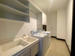 APARTAMENTO AMPLIO  RENTA MUXBAL CONDOMINIO ALBEREDA DE LA ESPAÑOLA 300 MTS2~3 DORMITORIOS, SALA FAMILIAR ~ DORMITORIO DE SERVICIO 2 PARQUEOS $2,500 (NO SE ACEPTAN MASCOTAS) — Apartamento en Alquiler en Muxbal, Guatemala, Ciudad — miniatura 3 de 12