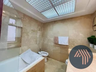 VENTA DE CÉNTRICO APARTAMENTO AMUEBLADO - TIFFANY, ZONA 10 — Apartamento en Venta en Tiffany II, Zona 10, Guatemala, Ciudad — miniatura 3 de 15