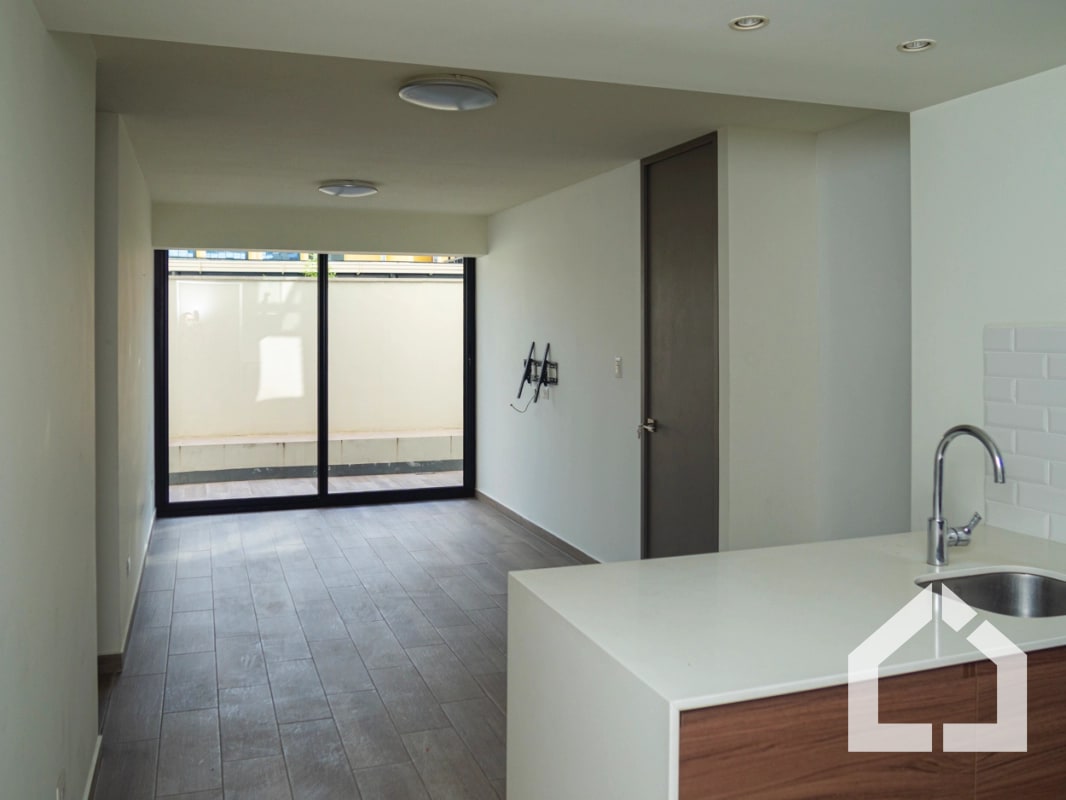 Apartamento de 2 habitaciones y patio en Aralia I, Mariscal zona 11 - 12