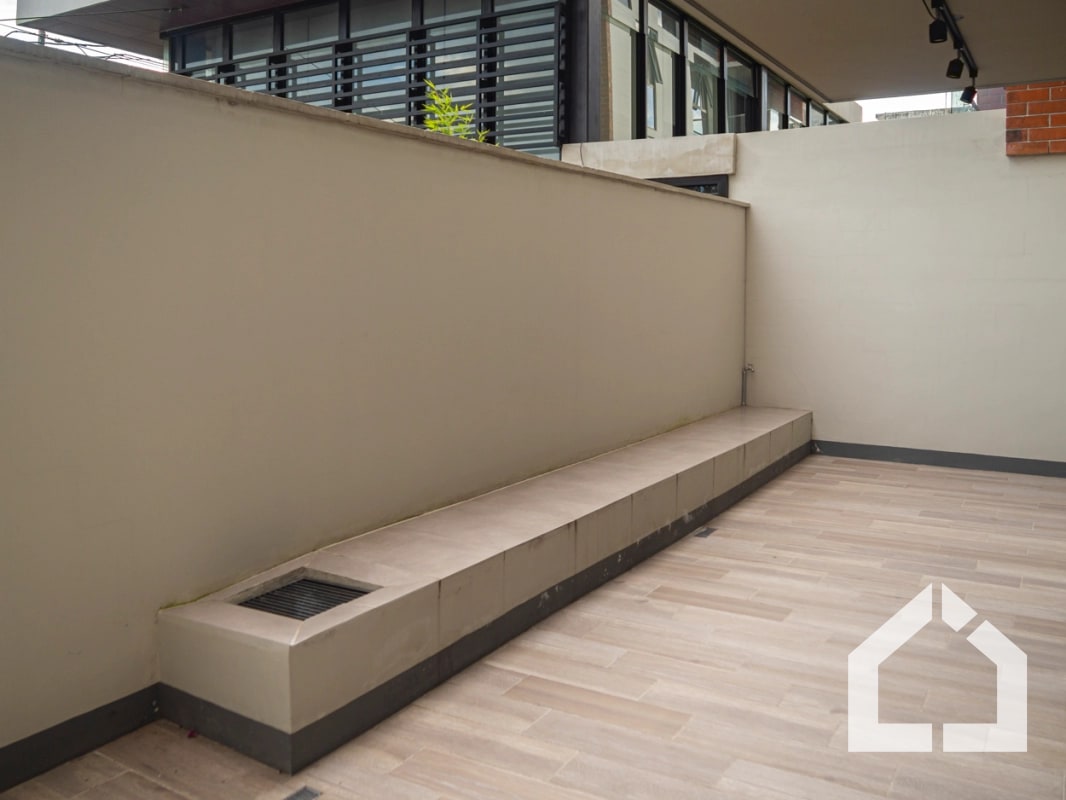 Apartamento de 2 habitaciones y patio en Aralia I, Mariscal zona 11 - 10