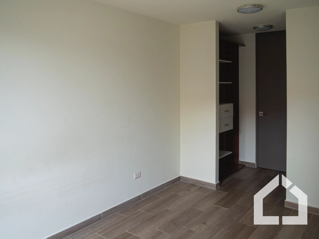 Apartamento de 2 habitaciones y patio en Aralia I, Mariscal zona 11 - 7
