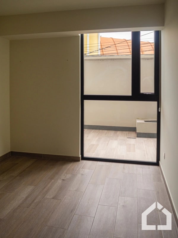 Apartamento de 2 habitaciones y patio en Aralia I, Mariscal zona 11 - 5