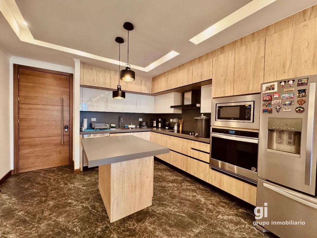 Apartamento en Renta en Zona 10 con Espacios Amplios y Funcionales + Amenidades Exclusivas - 1