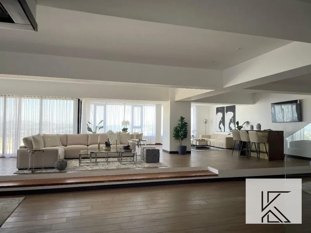 Moderno y Lujoso Penthouse en el Edificio Milenia, zona 10 (copia) — Apartamento en Venta en Milenia, Zona 10, Guatemala, Ciudad — foto 1 de 16