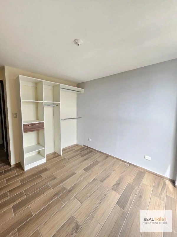 VENDO APARTAMENTO EN ZONA 11 SOBRE LA ROOSEVELT A LA ALTURA DEL CENTRO ESPAÑOL - 3
