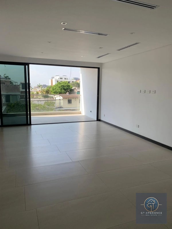 Lindo y amplio apartamento en AZORES, Zona 15 VHII - 1