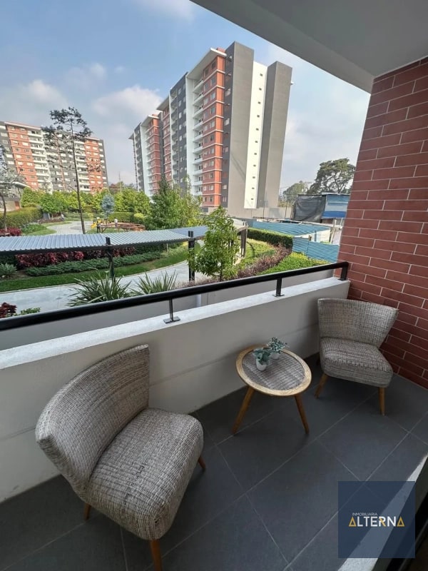 Amplio Apartamento en Renta en Zona 14 Edificio Segheria - 12