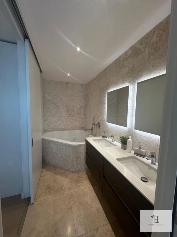 VENDO APARTAMENTO EN NIVEL 15 TOTALMENTE AMUEBLADO, AUTOMATIZADO Y MODERNO, EDIFICIO DE LIV ZONA 15 VH1 - 2