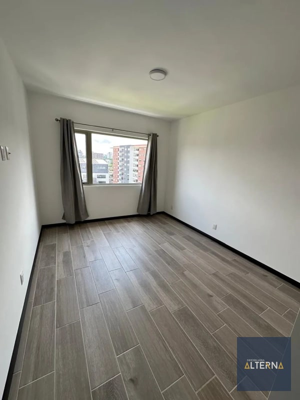 Amplio Apartamento en Renta en Zona 14 Edificio Segheria - 4