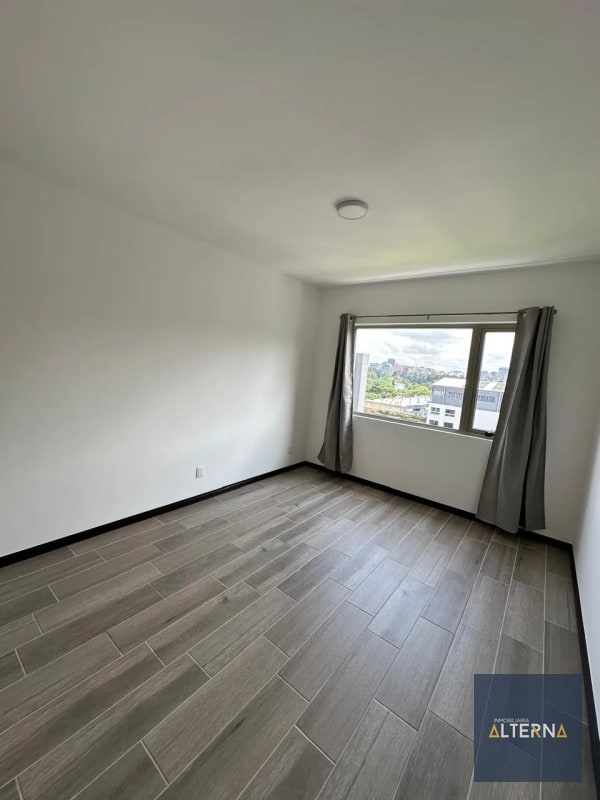 Amplio Apartamento en Renta en Zona 14 Edificio Segheria - 5