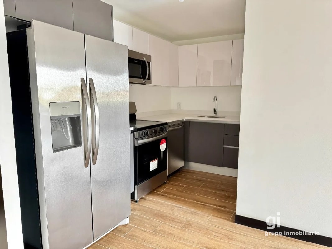 Elegante apartamento de 2 habitaciones con balcón amplio y acabados premium - 12