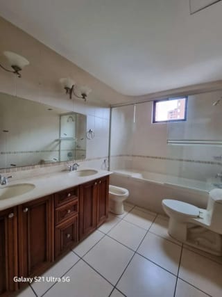 Altos de Santa Clara, Z. 10 Apartamento en renta — Apartamento en Alquiler en Altos de Santa Clara, Zona 10, Guatemala, Ciudad — miniatura 7 de 12