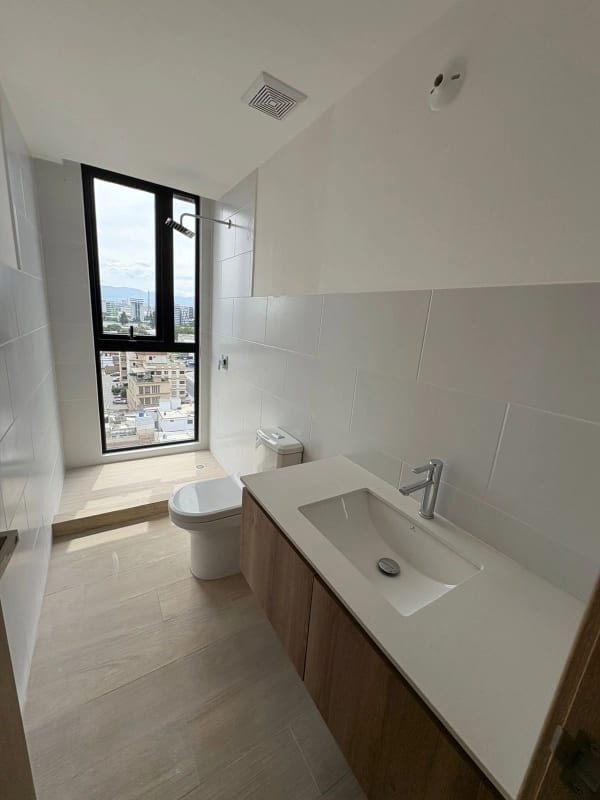 Apartamento en renta en Edificio de zona 10. Con cuarto de servicio! — Apartamento en Alquiler en Zona 10, Guatemala, Ciudad — foto 7 de 9