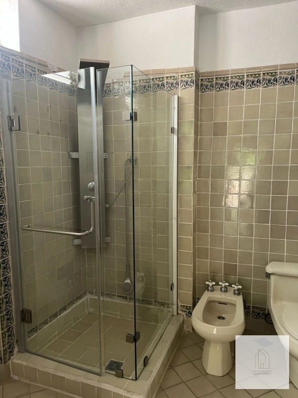 Apartamento amplio en venta/renta zona 15 - 4