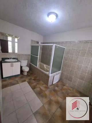 Apartamento amueblado de una habitación en zona 10 Oakland a una cuadra de Oakland mall — Apartamento en Alquiler en Zona 10, Guatemala, Ciudad — miniatura 3 de 10
