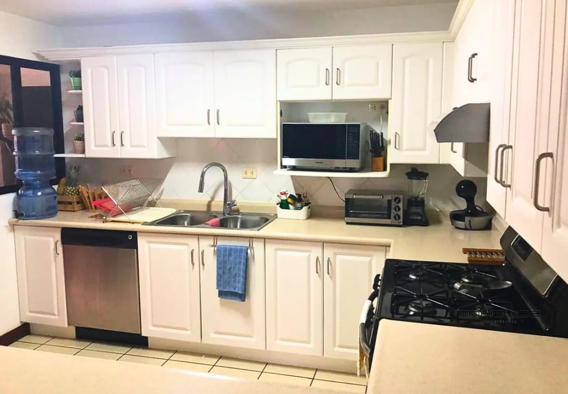 APARTAMENTO EN VENTA ZONA 16 ENCINOS DE CAYALA CON JARDIN - 8