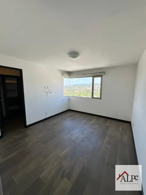 PENTHOUSE CON TERRAZA ZONA 10 — Apartamento en Alquiler en Verona, Zona 10, Guatemala, Ciudad — foto 7 de 15