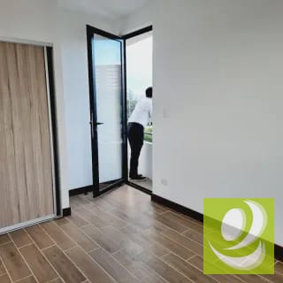 APARTAMENTO EN VENTA ZONA 14 — Apartamento en Venta en Vila Catorce, Zona 14, Guatemala, Ciudad — miniatura 1 de 9