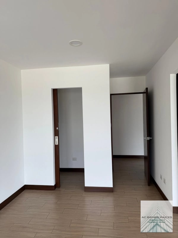 INVERSIONISTAS AVENIK ZONA 15 EN VENTA - 8