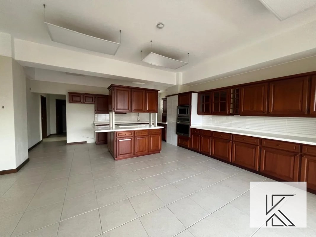 Apartamento Boutique en prestigioso edificio en zona 10 - 1