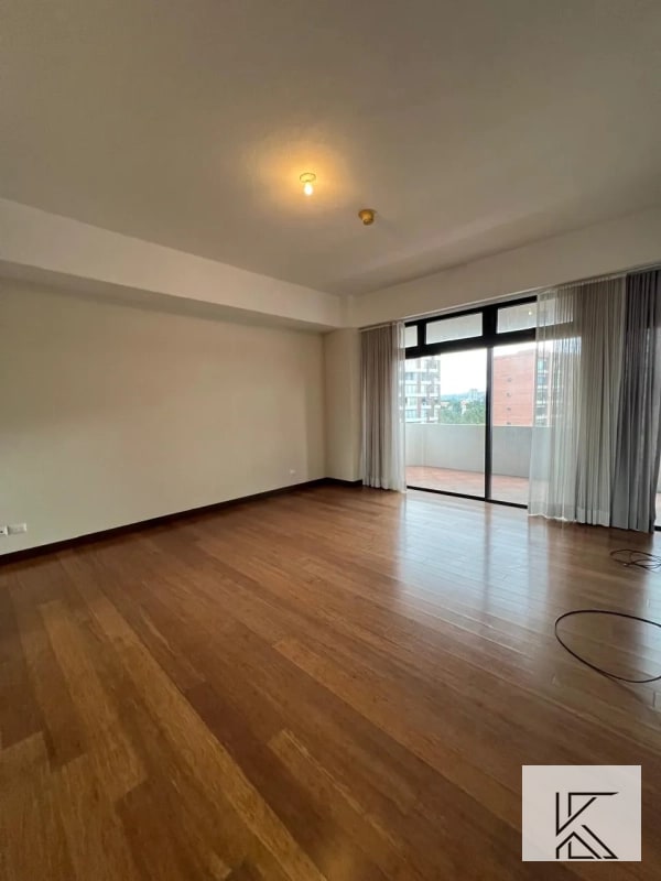 Apartamento Boutique en prestigioso edificio en zona 10 - 12