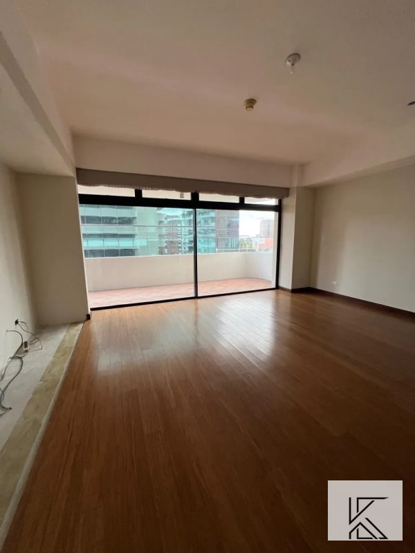 Apartamento Boutique en prestigioso edificio en zona 10 - 10