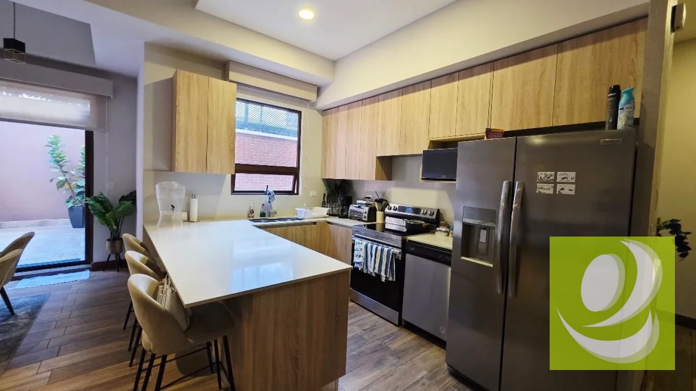 VENDO APARTAMENTO EN SALVATTORE ZONA 10 - 6